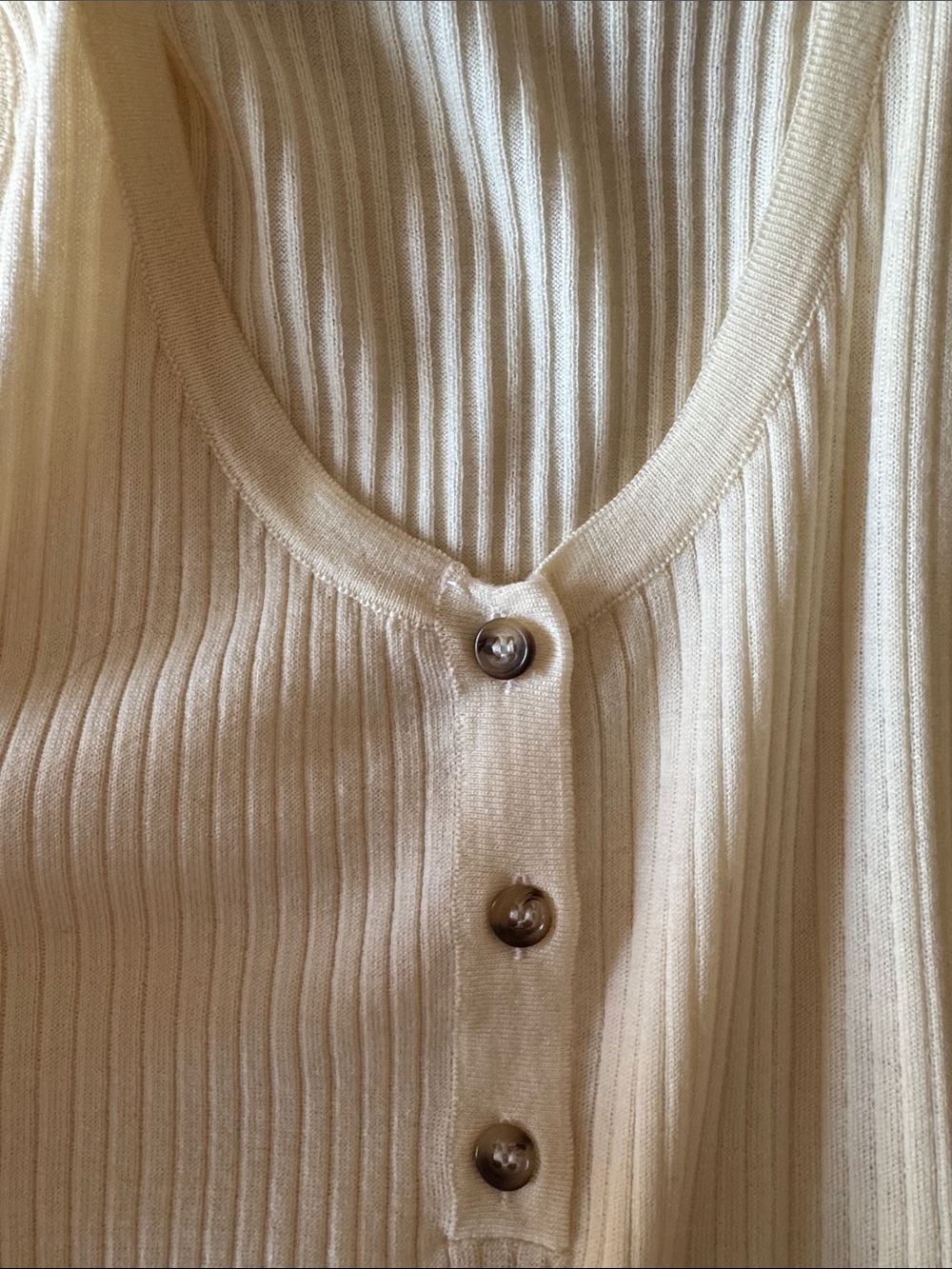 G Label Cream Ribbed Button-Front Tank Top - Picture 4 of 5
